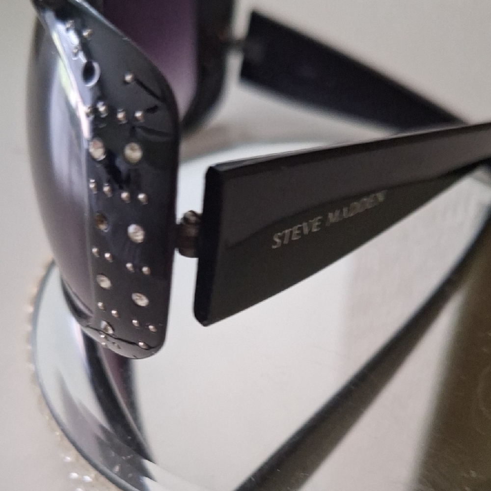Steve Madden Black Sunglasses with  Rinestone Frame - Picture 2 of 9